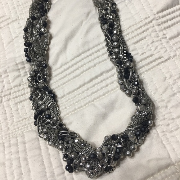 Women’s Costume Jewelry Necklace - Picture 1 of 3